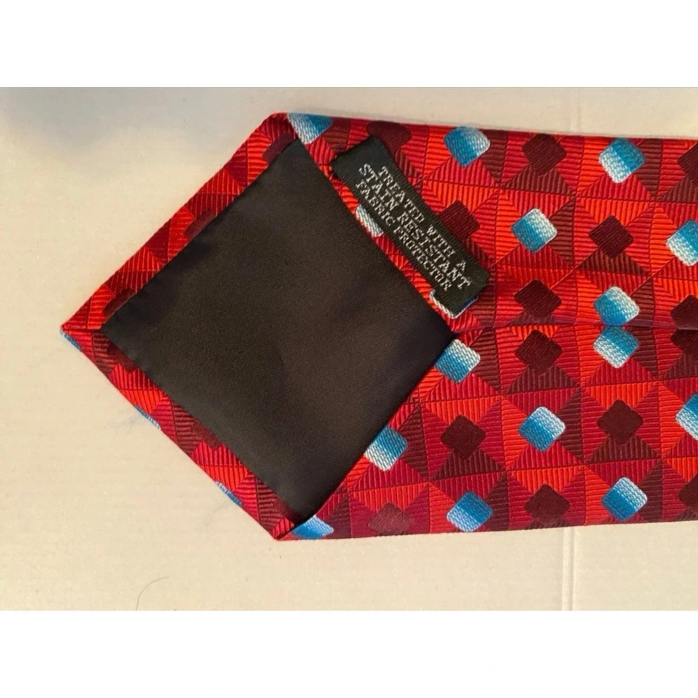 Crazy Horse Red Geometric Diamond Silk Tie A Claiborne Company‎ Mens Necktie